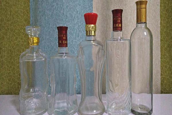 詳（xiáng）解工藝酒瓶定製所麵臨的瓶頸